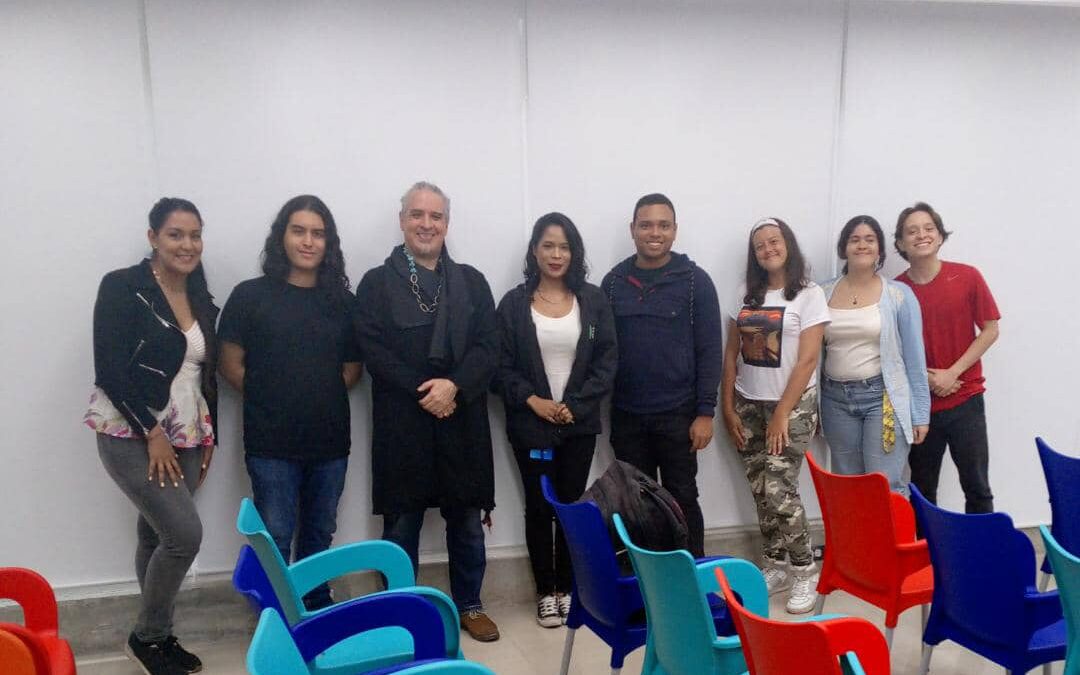 Biblioteca del dragón: Una conversación “fuera de serie”